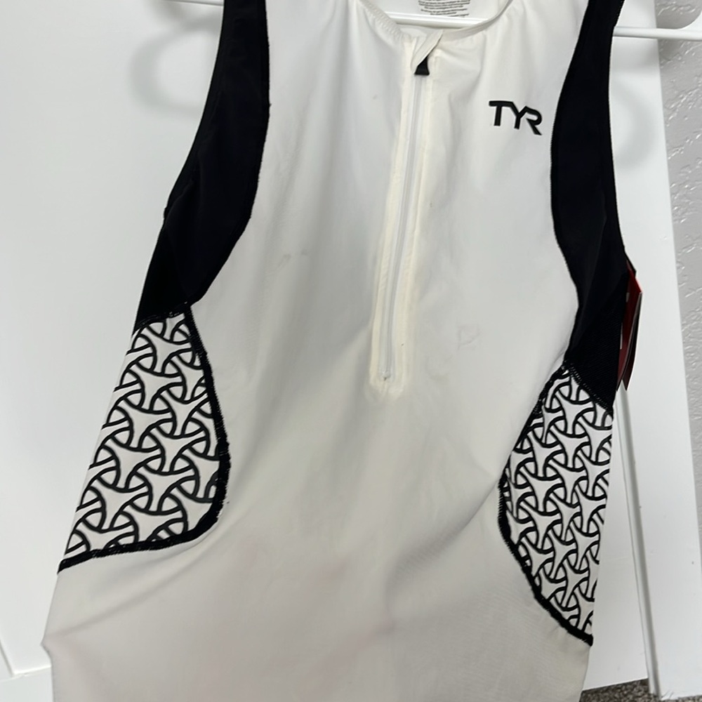 NWT TYR Tank Top - Picture 3 of 7